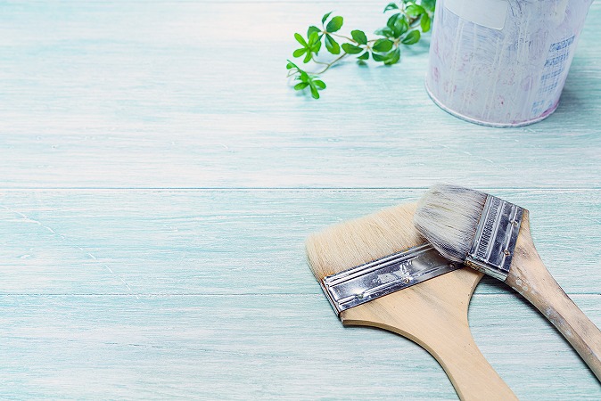 外壁工事で使用する塗料の色確認